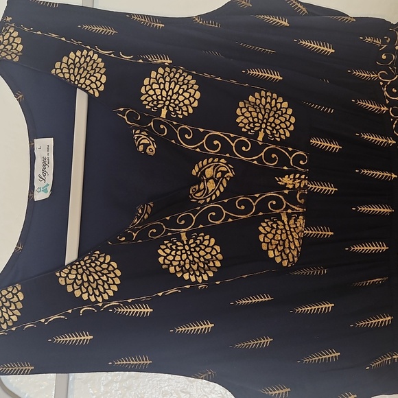 Chic Black and Gold Paisley Maxi Dress - Picture 4 of 6